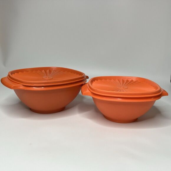 Vtg Tupperware Orange Set of 2 Servalier Bowls with Lids 840-7 & 838-8 - Picture 1 of 7
